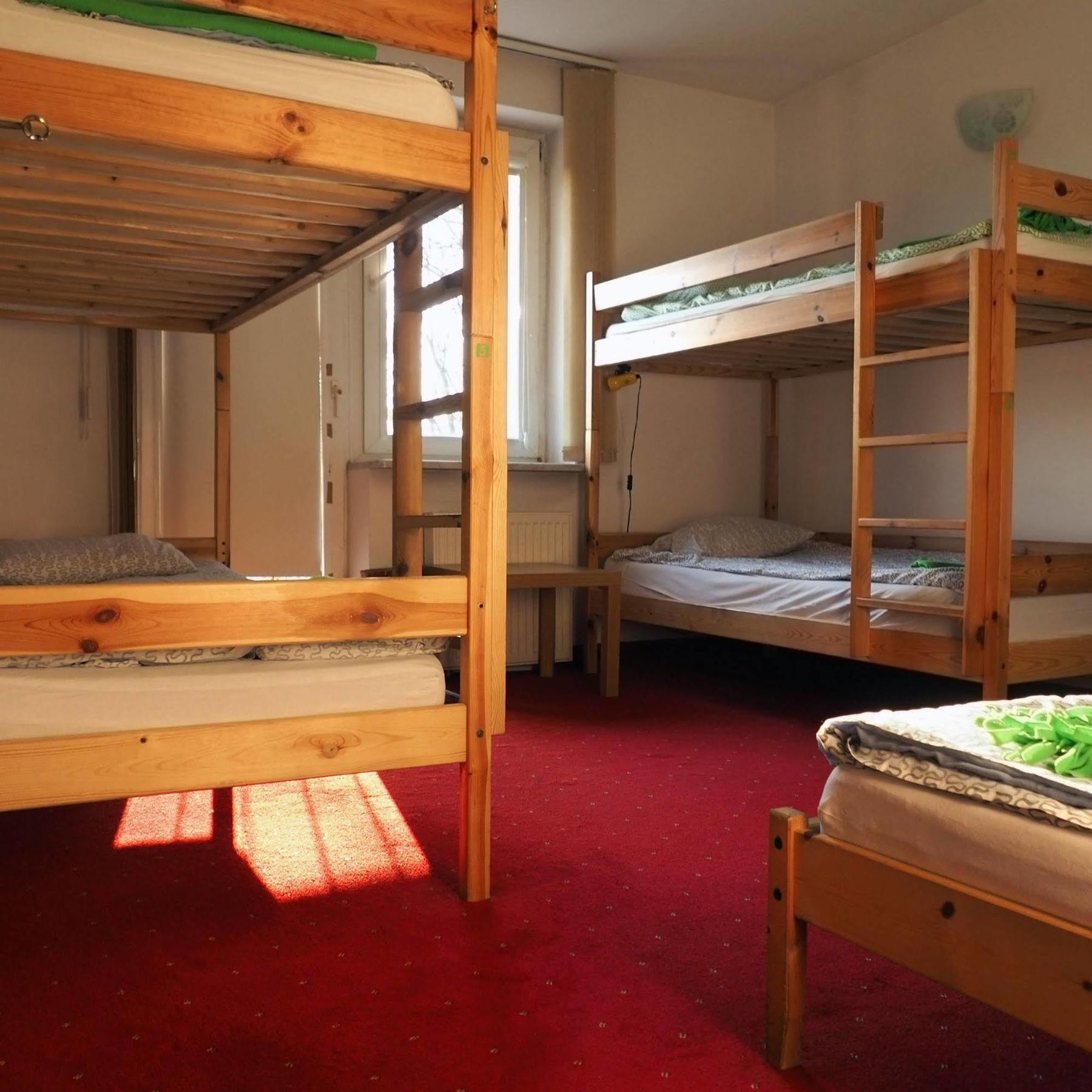 Adventura Hostel Варшава Экстерьер фото