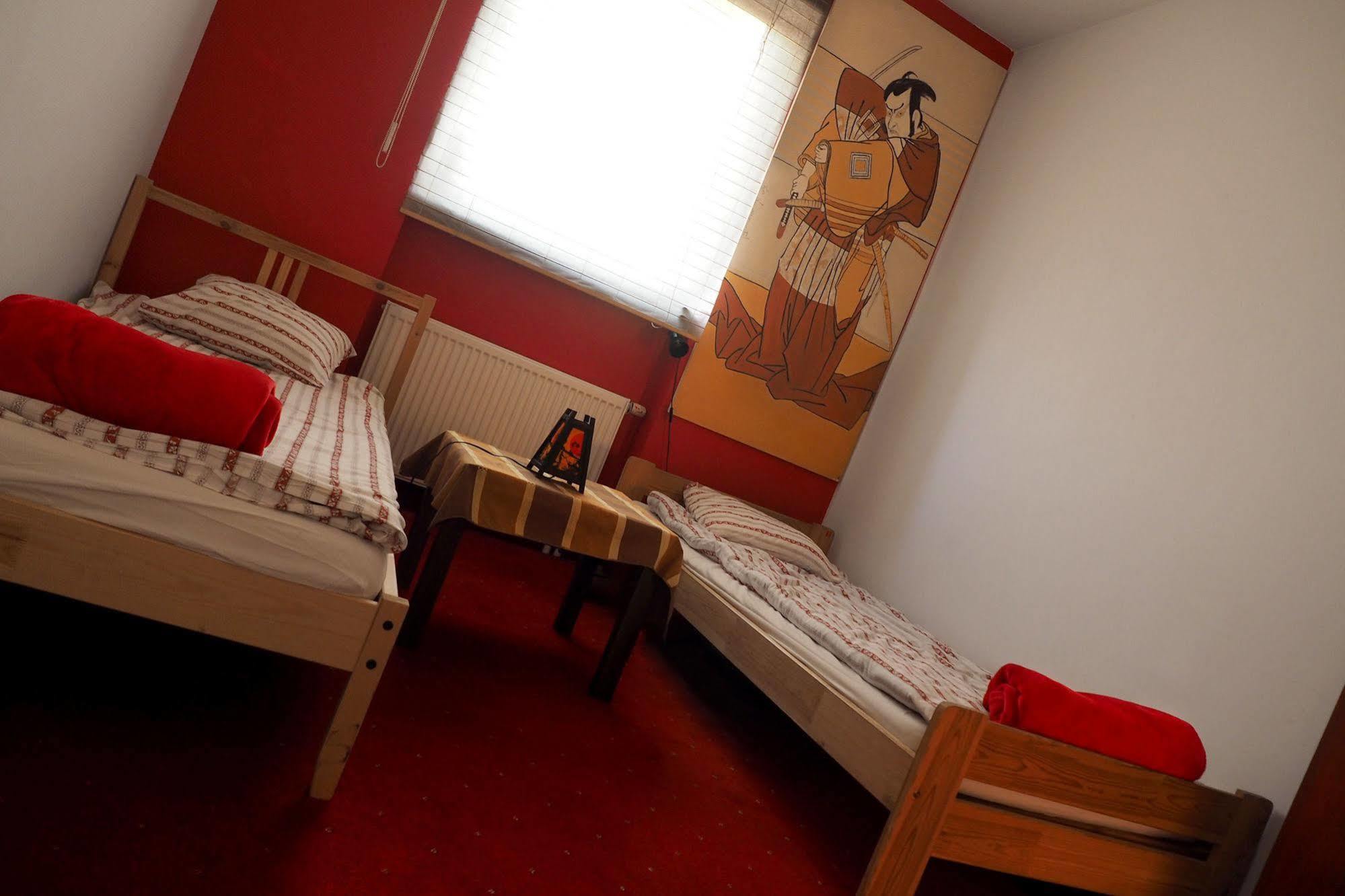 Adventura Hostel Варшава Экстерьер фото