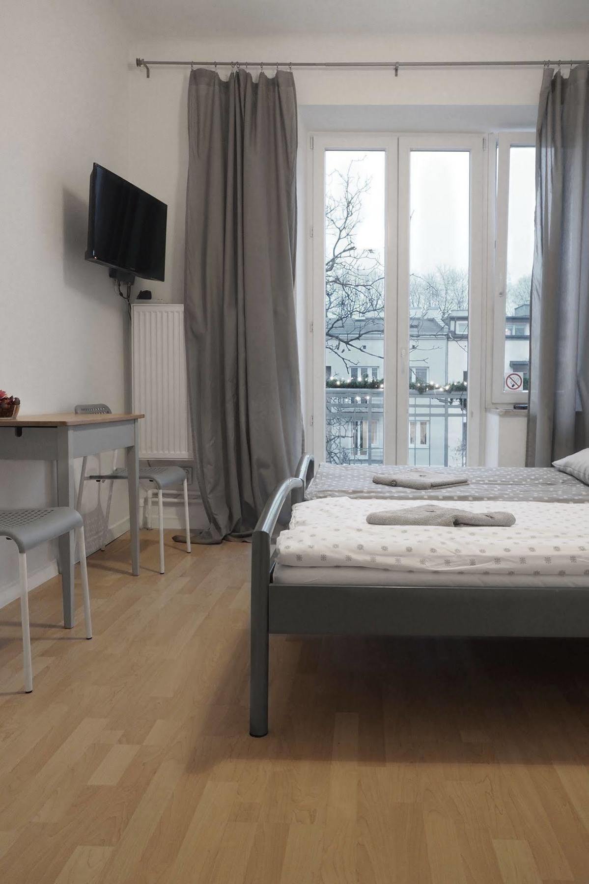 Adventura Hostel Варшава Экстерьер фото
