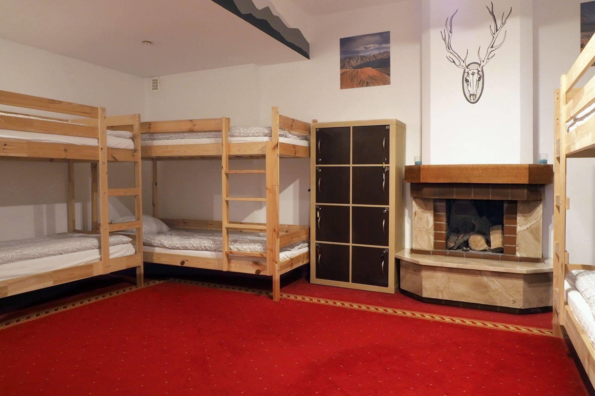 Adventura Hostel Варшава Экстерьер фото